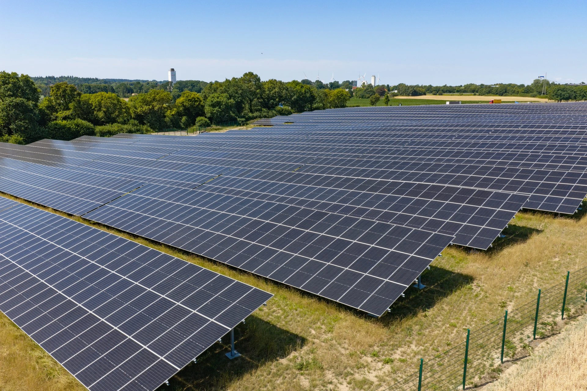 Drohnenaufnahmen für Solaranlagen und PV-Planung