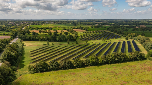 Luftaufnahmen mit Visualisierung einer PV-Anlage